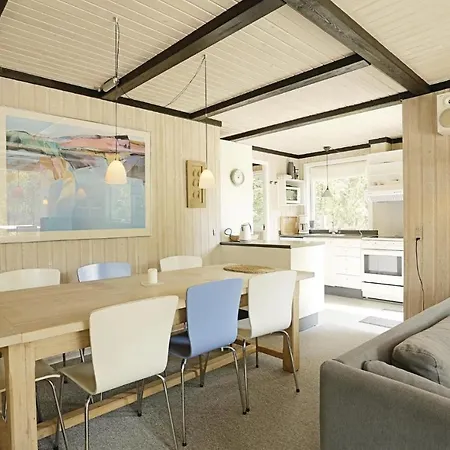 Casa vacanze Beautiful In Aakirkeby With Kitchen