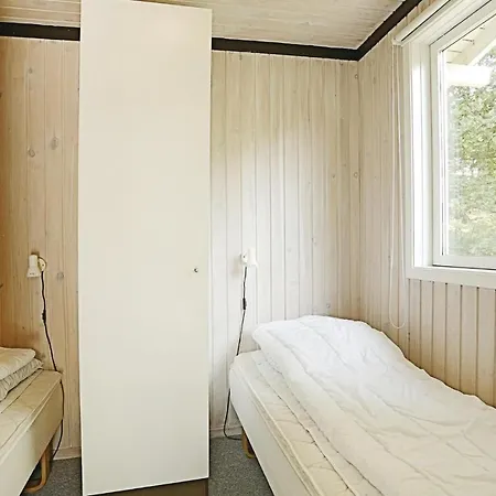 Casa vacanze Beautiful In Aakirkeby With Kitchen Vester Somarken