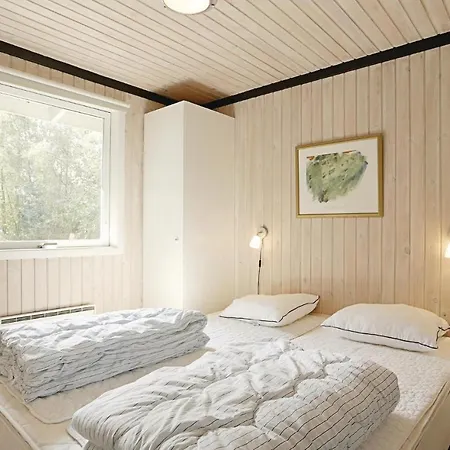 Casa vacanze Beautiful In Aakirkeby With Kitchen Vester Somarken
