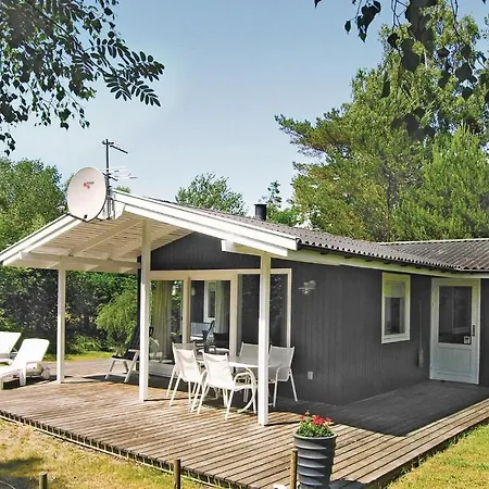 Beautiful In Aakirkeby With Kitchen Vester Somarken
