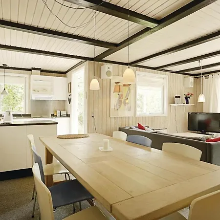 Beautiful In Aakirkeby With Kitchen Casa vacanze